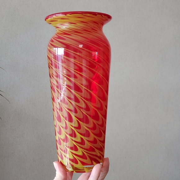 Art Glass Vase-Red and Yellow Flower Vase-Swirled Optic Pulled Feather - Picture 7 of 7